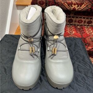 Australia Luxe Collective NWT Light Gray Winter Boots